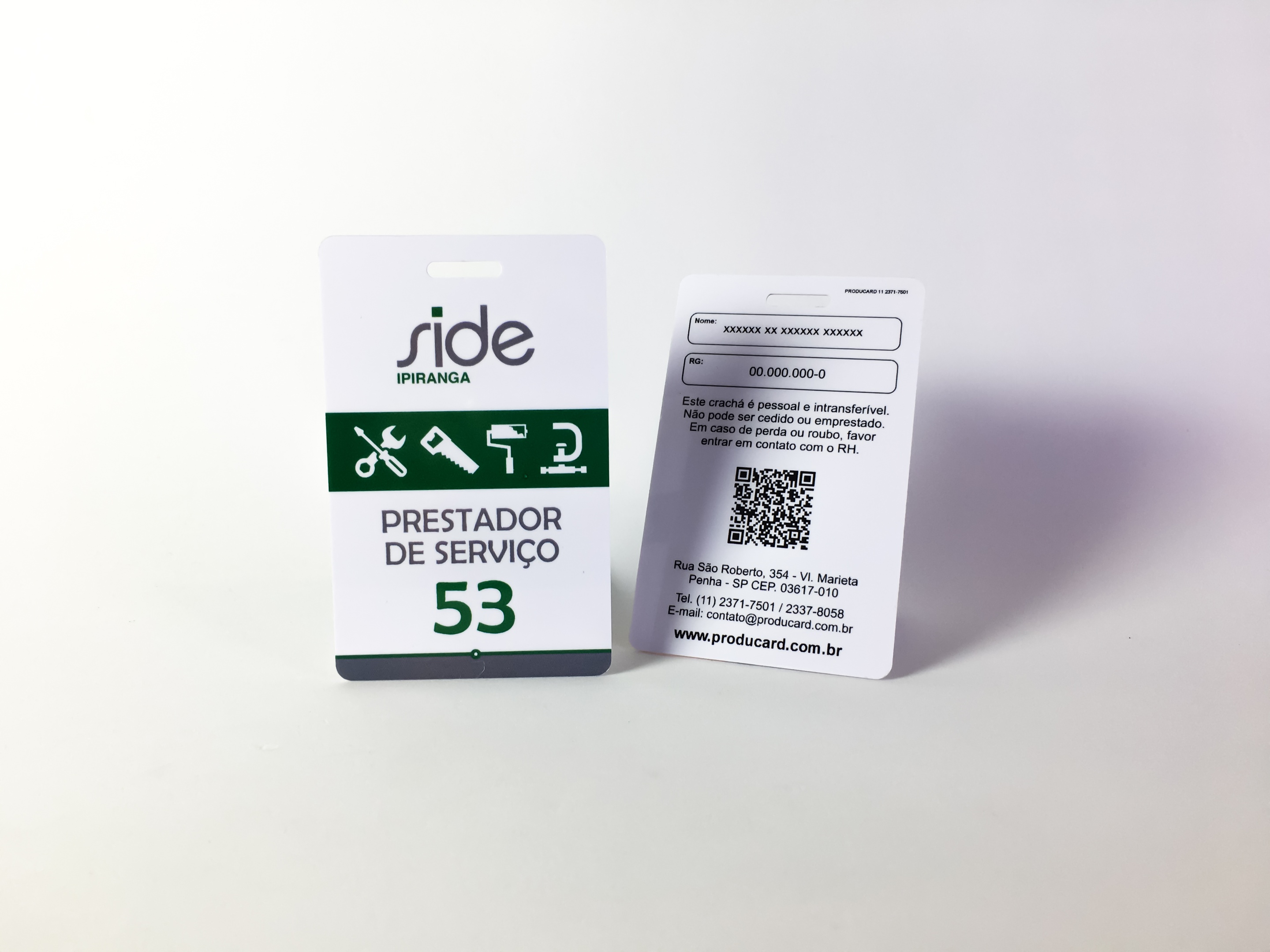 Crachá de PVC para Prestador de Serviços com dados variáveis produzido pela Producard