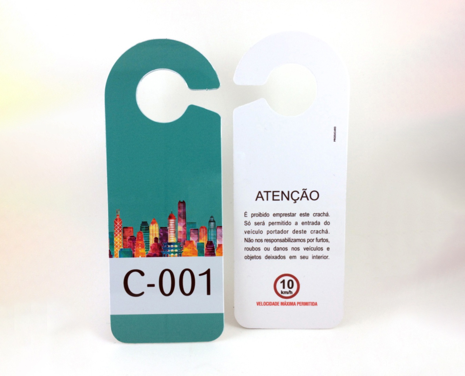 Crachá para retrovisor de veículos em PVC laminado - Producard São Paulo